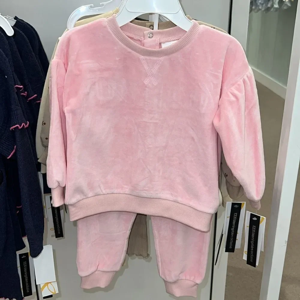 BLOOMIE’S BABY VELOUR OUTFIT 6/12M